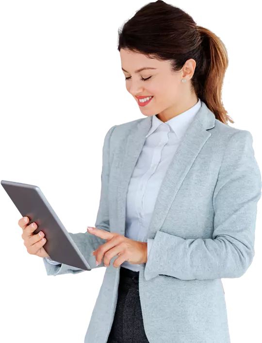 Mujer asesora con una tablet de la empresa Altipal